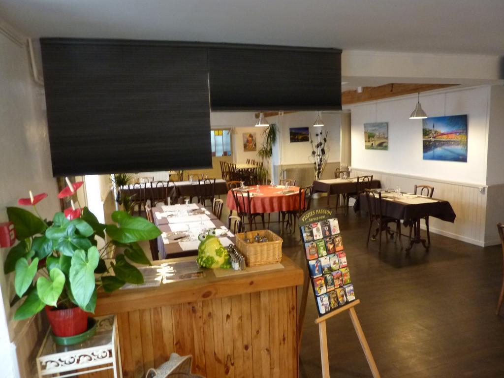 Hotel Saint Pierre Les Sauvages  Екстериор снимка