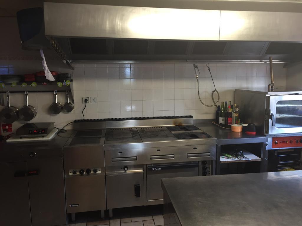 Hotel Saint Pierre Les Sauvages  Екстериор снимка