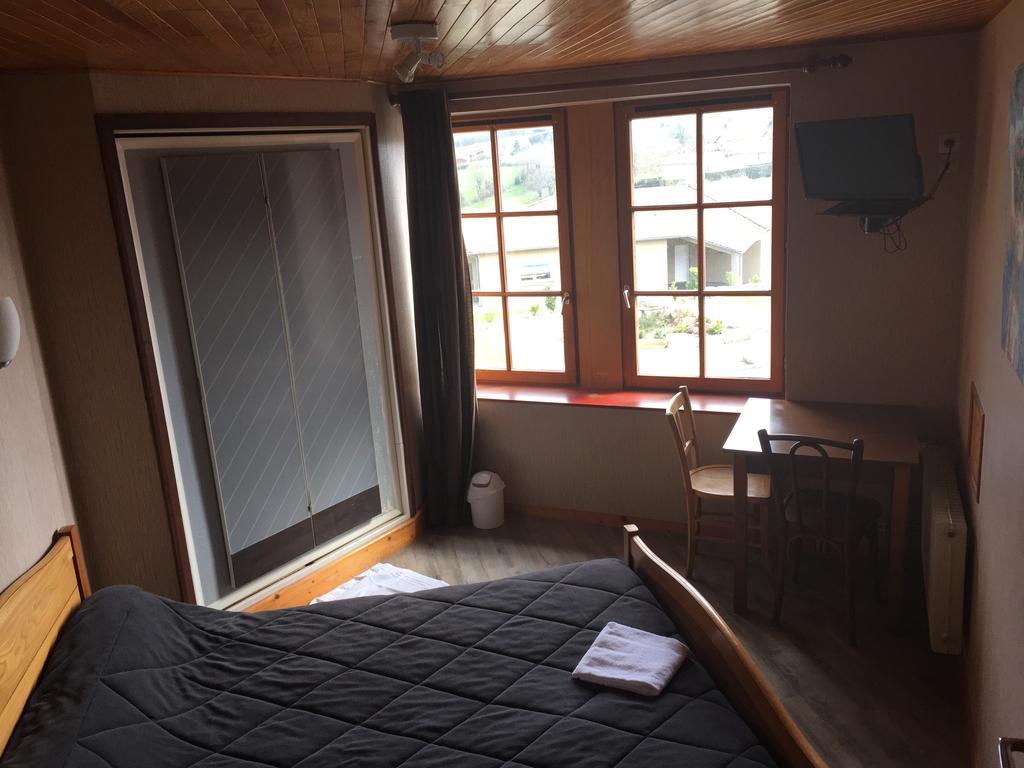 Hotel Saint Pierre Les Sauvages  Екстериор снимка