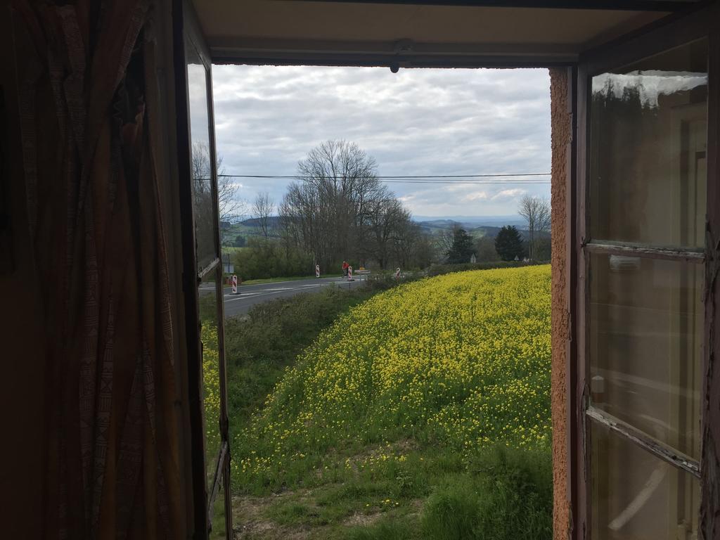 Hotel Saint Pierre Les Sauvages  Екстериор снимка