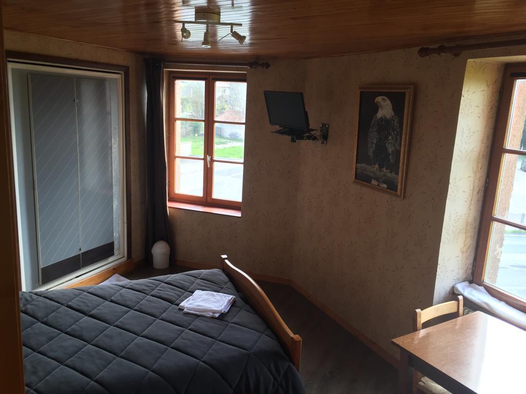 Hotel Saint Pierre Les Sauvages  Екстериор снимка