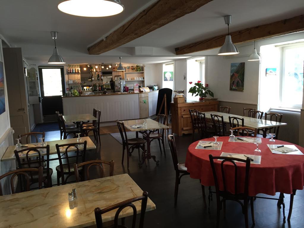 Hotel Saint Pierre Les Sauvages  Екстериор снимка
