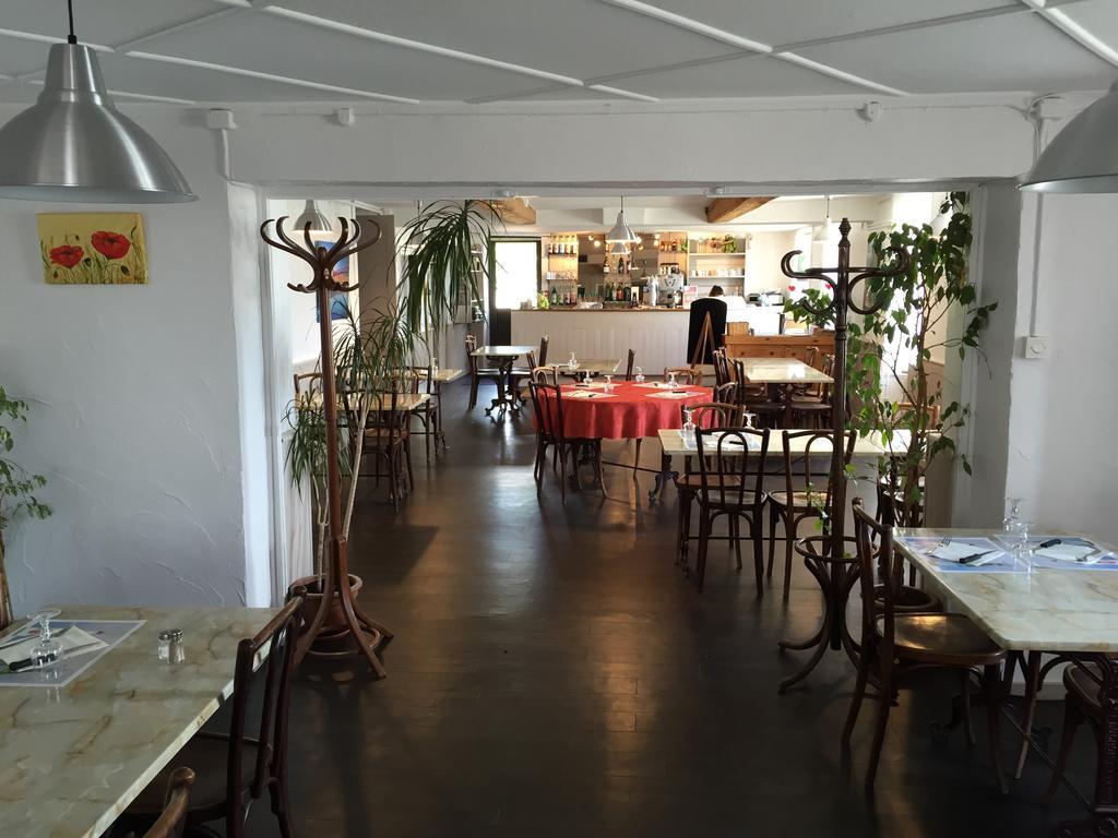 Hotel Saint Pierre Les Sauvages  Екстериор снимка