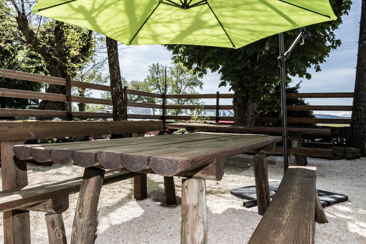Hotel Saint Pierre Les Sauvages  Екстериор снимка